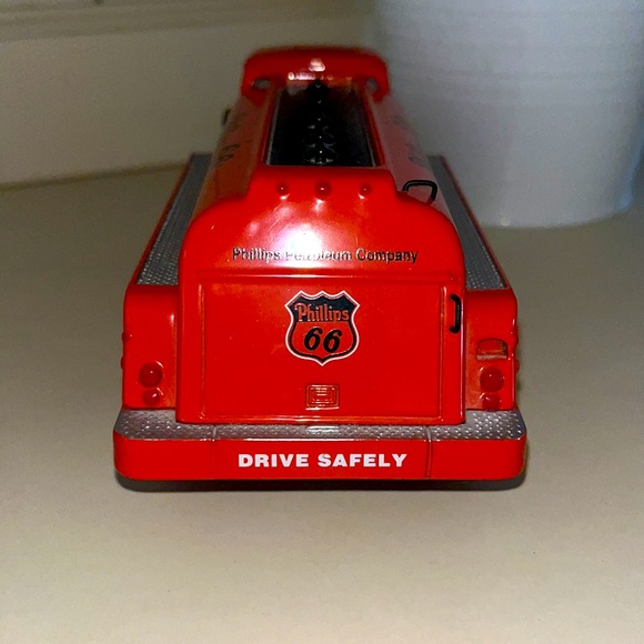 Phillips 66 Petroleum Co. diecast collectors tanker truck Ford 1953 replica ⛽️ - Picture 5 of 6